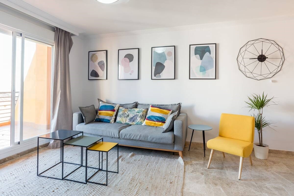 Praktfull duplex-penthouse med havutsikt og 3 terrasser til salgs i Benalmadena nær Puerto Marina