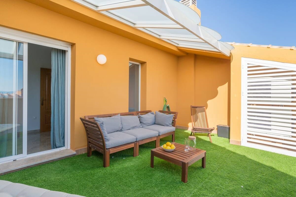 Praktfull duplex-penthouse med havutsikt og 3 terrasser til salgs i Benalmadena nær Puerto Marina