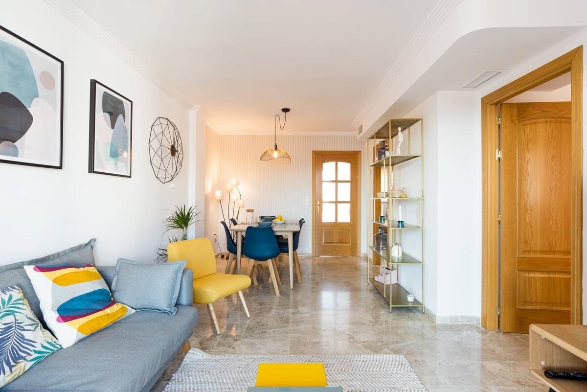 Praktfull duplex-penthouse med havutsikt og 3 terrasser til salgs i Benalmadena nær Puerto Marina