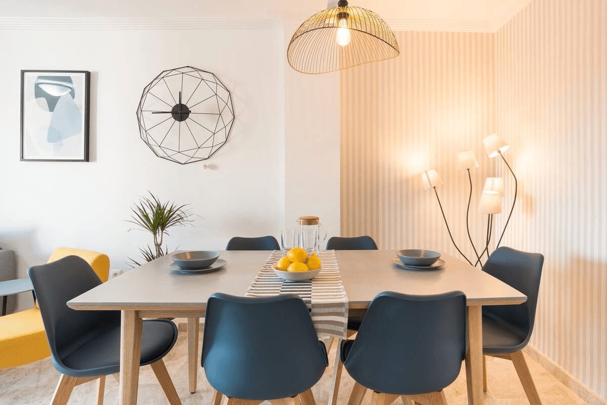 Praktfull duplex-penthouse med havutsikt og 3 terrasser til salgs i Benalmadena nær Puerto Marina