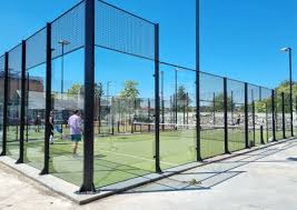 SE VENDE  BONITO APARTAMENTO DE ESQUINA CON VISTAS AL CAMPO DE GOLF  EN ZONA MONTERREY (BENALMADENA)