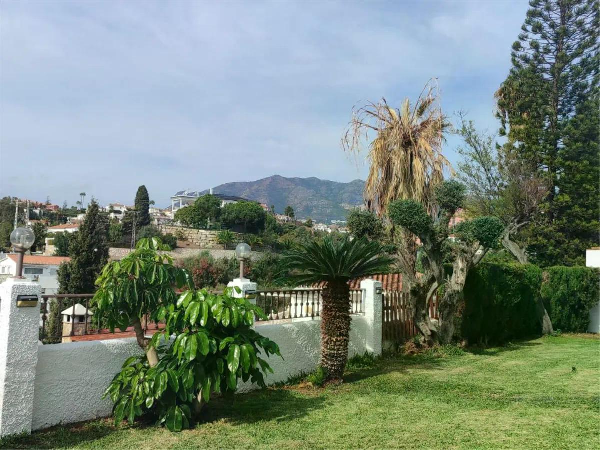 WUNDERSCHÖNE VILLA MIT MEERBLICK ZUM VERKAUF IN TORREBLANCA DEL SOL (FUENGIROLA)
