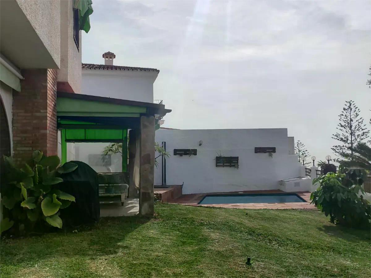 WUNDERSCHÖNE VILLA MIT MEERBLICK ZUM VERKAUF IN TORREBLANCA DEL SOL (FUENGIROLA)