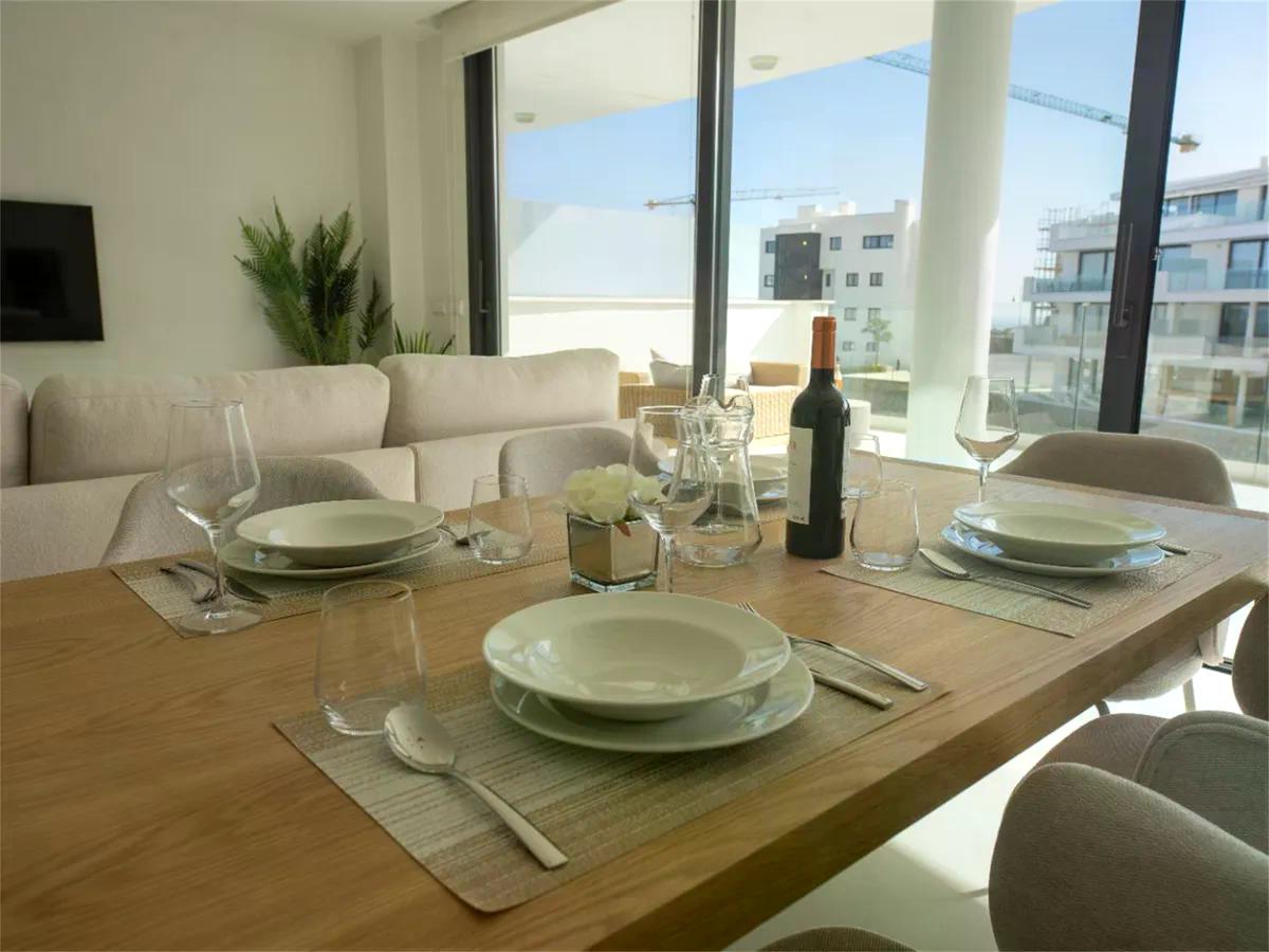 SE VENDE MAGNIFICO APARTAMENTO AMUEBLADO CON VISTAS PARCIALES AL MAR EN EL HIGUERON (FUENGIROLA)