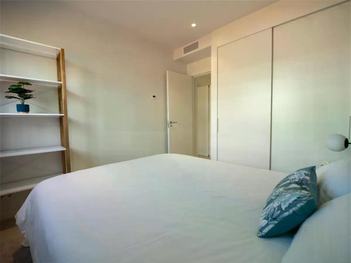 SE VENDE MAGNIFICO APARTAMENTO AMUEBLADO CON VISTAS PARCIALES AL MAR EN EL HIGUERON (FUENGIROLA)