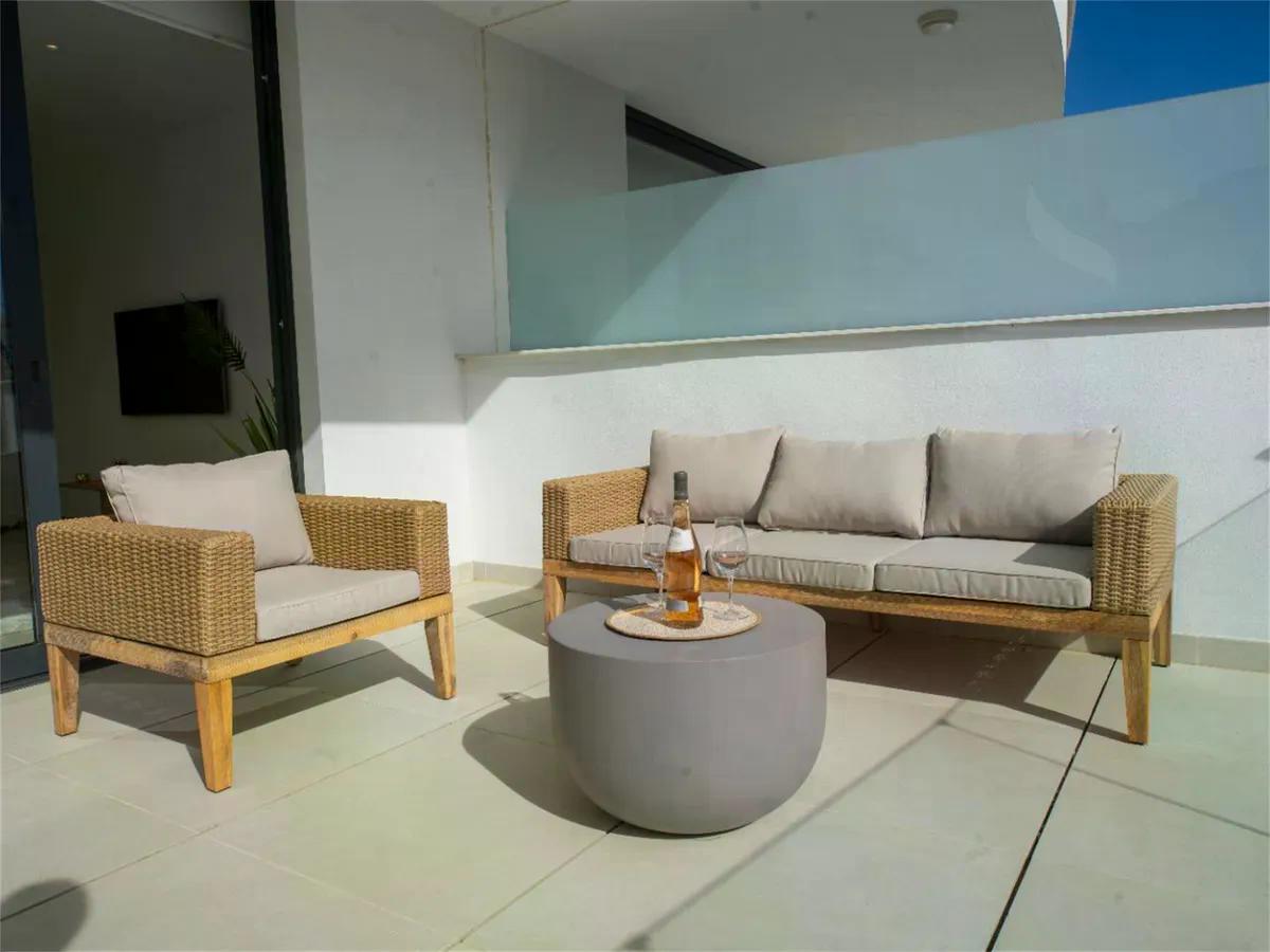 SE VENDE MAGNIFICO APARTAMENTO AMUEBLADO CON VISTAS PARCIALES AL MAR EN EL HIGUERON (FUENGIROLA)