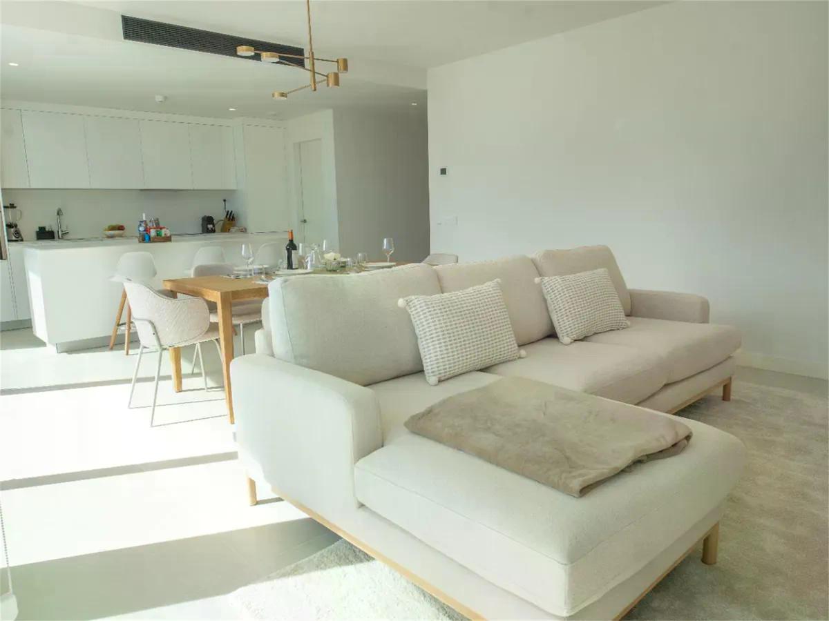 SE VENDE MAGNIFICO APARTAMENTO AMUEBLADO CON VISTAS PARCIALES AL MAR EN EL HIGUERON (FUENGIROLA)