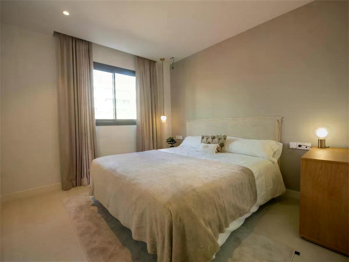 SE VENDE MAGNIFICO APARTAMENTO AMUEBLADO CON VISTAS PARCIALES AL MAR EN EL HIGUERON (FUENGIROLA)