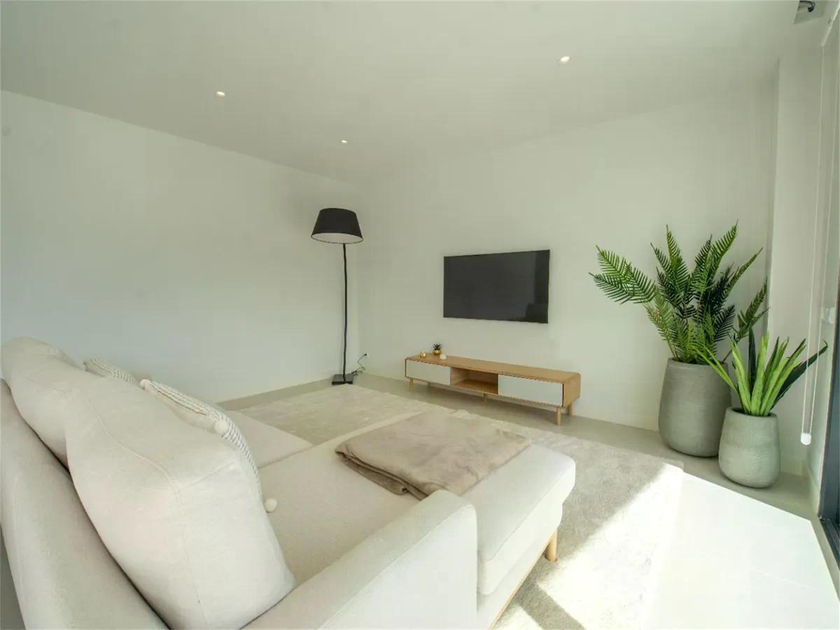 SE VENDE MAGNIFICO APARTAMENTO AMUEBLADO CON VISTAS PARCIALES AL MAR EN EL HIGUERON (FUENGIROLA)