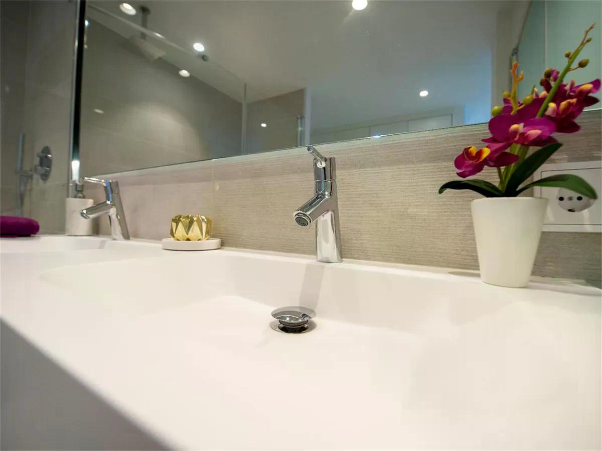 SE VENDE MAGNIFICO APARTAMENTO AMUEBLADO CON VISTAS PARCIALES AL MAR EN EL HIGUERON (FUENGIROLA)