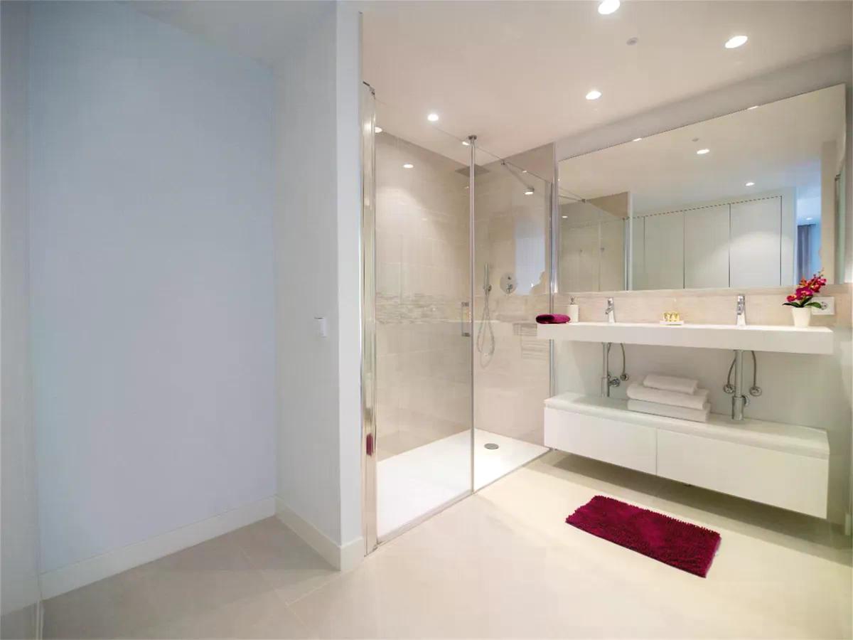 SE VENDE MAGNIFICO APARTAMENTO AMUEBLADO CON VISTAS PARCIALES AL MAR EN EL HIGUERON (FUENGIROLA)