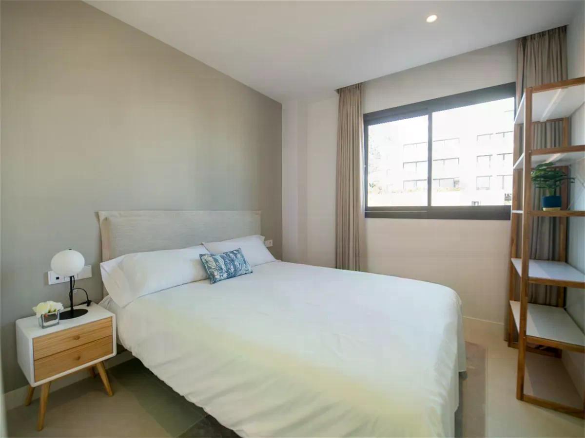 SE VENDE MAGNIFICO APARTAMENTO AMUEBLADO CON VISTAS PARCIALES AL MAR EN EL HIGUERON (FUENGIROLA)