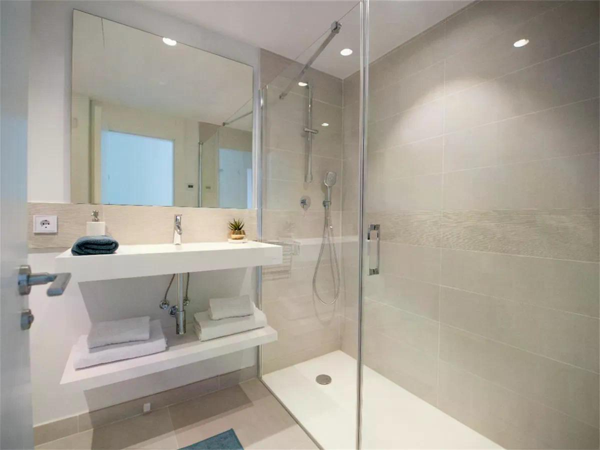 SE VENDE MAGNIFICO APARTAMENTO AMUEBLADO CON VISTAS PARCIALES AL MAR EN EL HIGUERON (FUENGIROLA)