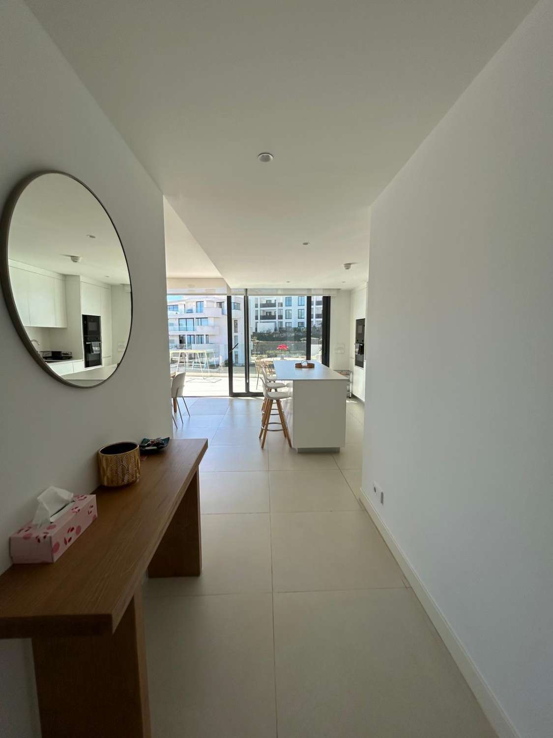 SE VENDE MAGNIFICO APARTAMENTO AMUEBLADO CON VISTAS PARCIALES AL MAR EN EL HIGUERON (FUENGIROLA)