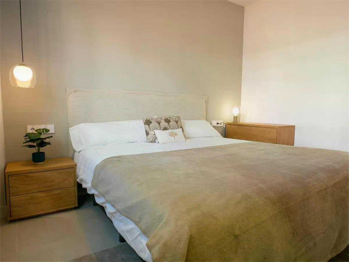 SE VENDE MAGNIFICO APARTAMENTO AMUEBLADO CON VISTAS PARCIALES AL MAR EN EL HIGUERON (FUENGIROLA)