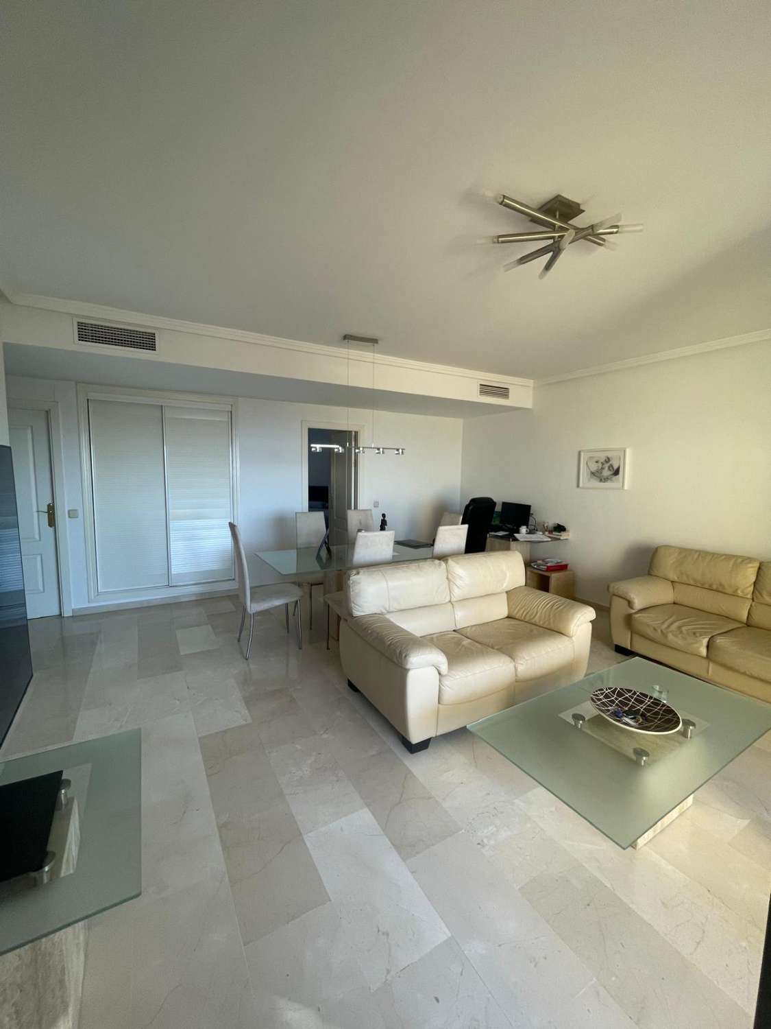 SE ALQUILA DESDE 23 DE JUNIO  2026 A 12 DE SEPTIEMBRE 2026 MAGNIFICO APARTAMENTO CON VISTAS AL MAR EN TORRQUEBRADA ( BENALMADENA)