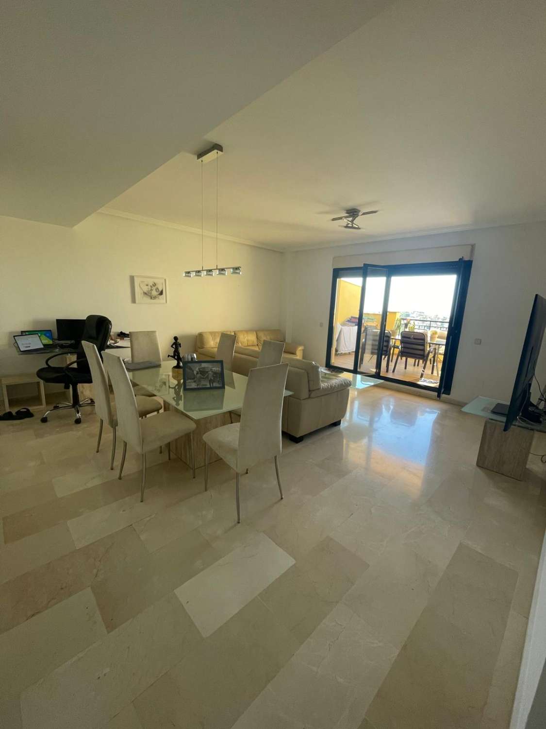 SE ALQUILA DESDE 23 DE JUNIO  2026 A 12 DE SEPTIEMBRE 2026 MAGNIFICO APARTAMENTO CON VISTAS AL MAR EN TORRQUEBRADA ( BENALMADENA)