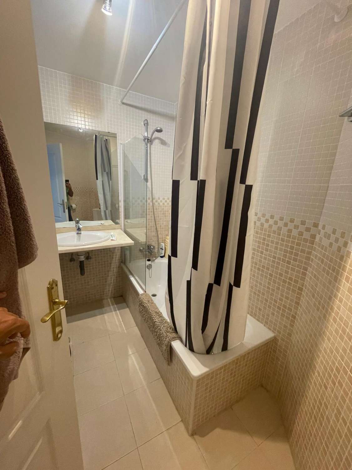 SE ALQUILA DESDE 23 DE JUNIO  2026 A 12 DE SEPTIEMBRE 2026 MAGNIFICO APARTAMENTO CON VISTAS AL MAR EN TORRQUEBRADA ( BENALMADENA)