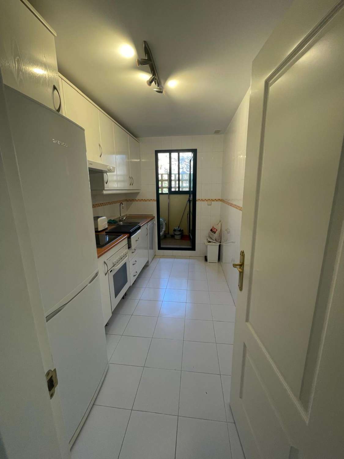 SE ALQUILA DESDE 23 DE JUNIO  2026 A 12 DE SEPTIEMBRE 2026 MAGNIFICO APARTAMENTO CON VISTAS AL MAR EN TORRQUEBRADA ( BENALMADENA)