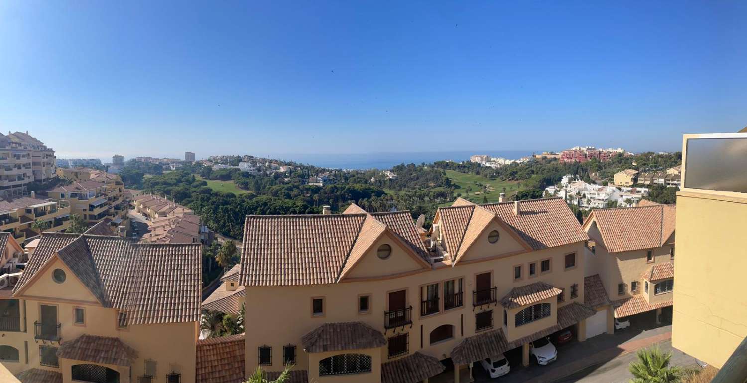 SE ALQUILA DESDE 23 DE JUNIO  2026 A 12 DE SEPTIEMBRE 2026 MAGNIFICO APARTAMENTO CON VISTAS AL MAR EN TORRQUEBRADA ( BENALMADENA)