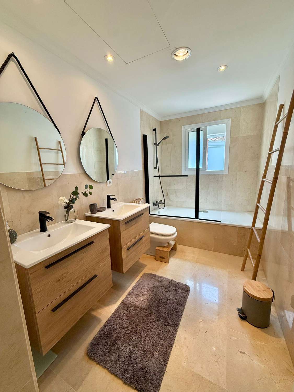 VILLA MAGNIFIQUE AVEC VUE PANORAMIQUE SUR LA MER À VENDRE DANS LA RÉGION DE RIVIERA DEL SOL (MIJAS)