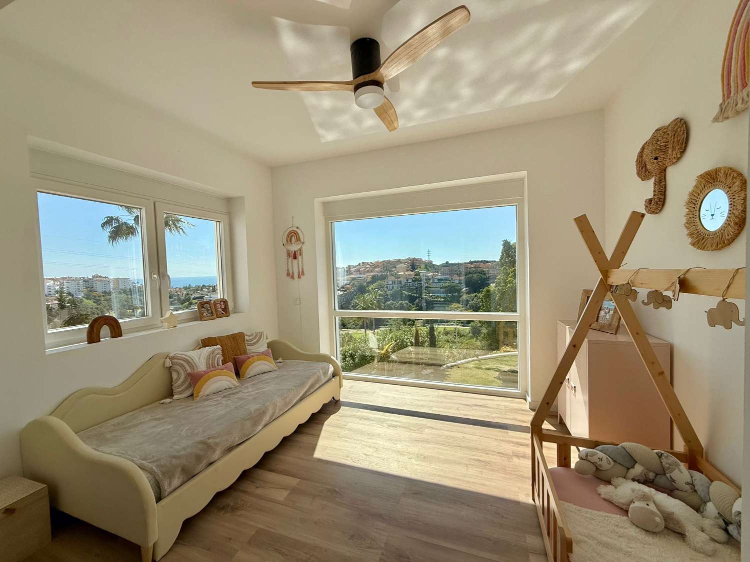 VILLA MAGNIFIQUE AVEC VUE PANORAMIQUE SUR LA MER À VENDRE DANS LA RÉGION DE RIVIERA DEL SOL (MIJAS)