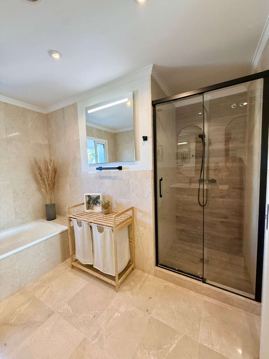 VILLA MAGNIFIQUE AVEC VUE PANORAMIQUE SUR LA MER À VENDRE DANS LA RÉGION DE RIVIERA DEL SOL (MIJAS)