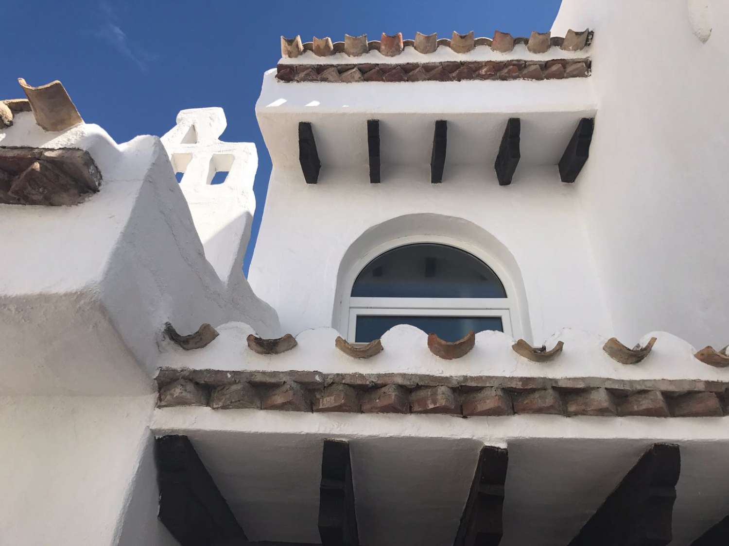 PRÄCHTIGE DOPPELHAUSHÄLFTE MIT MEER- UND BERGBLICK ZUM VERKAUF IN BENALMADENA