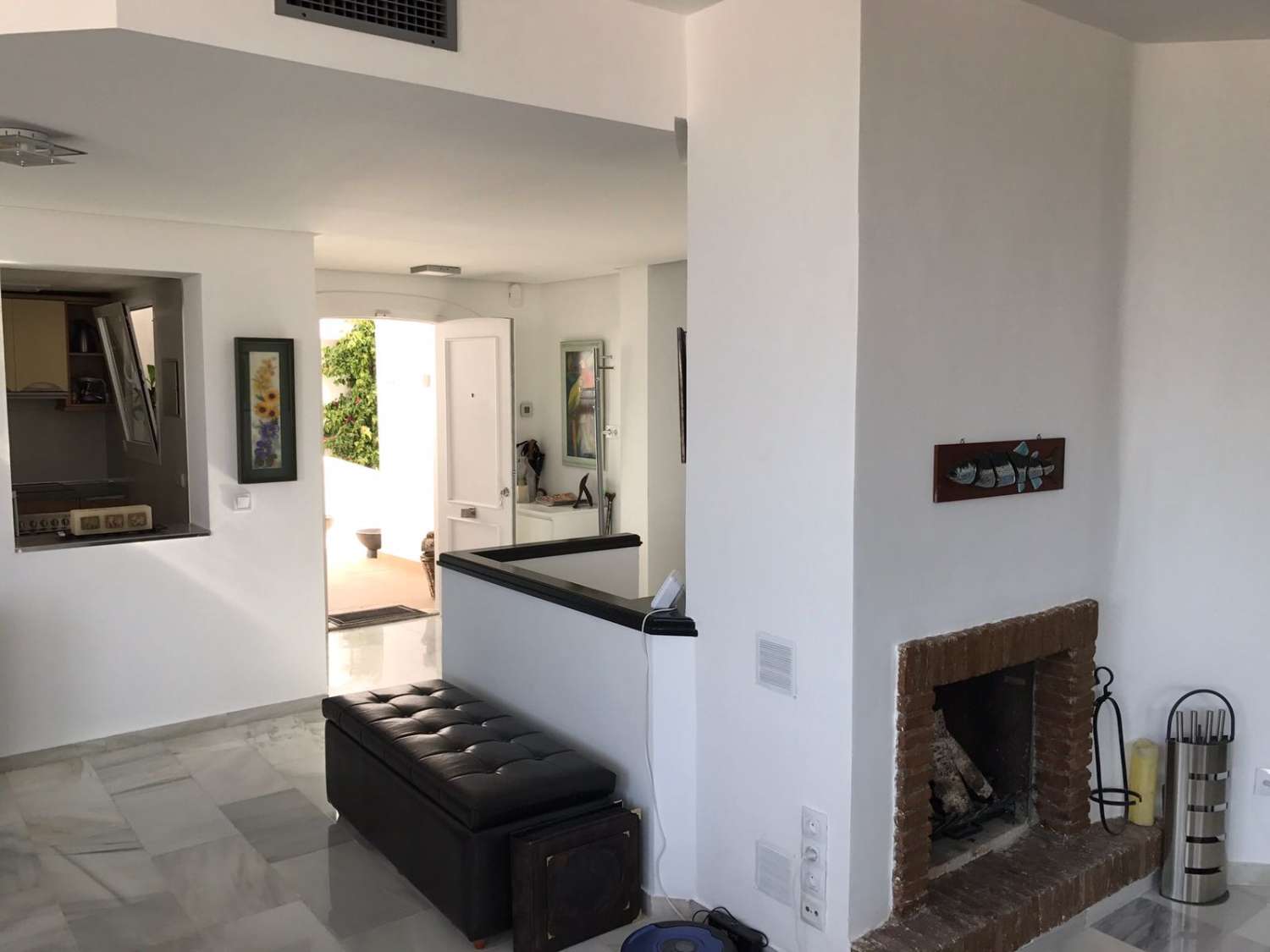 PRÄCHTIGE DOPPELHAUSHÄLFTE MIT MEER- UND BERGBLICK ZUM VERKAUF IN BENALMADENA