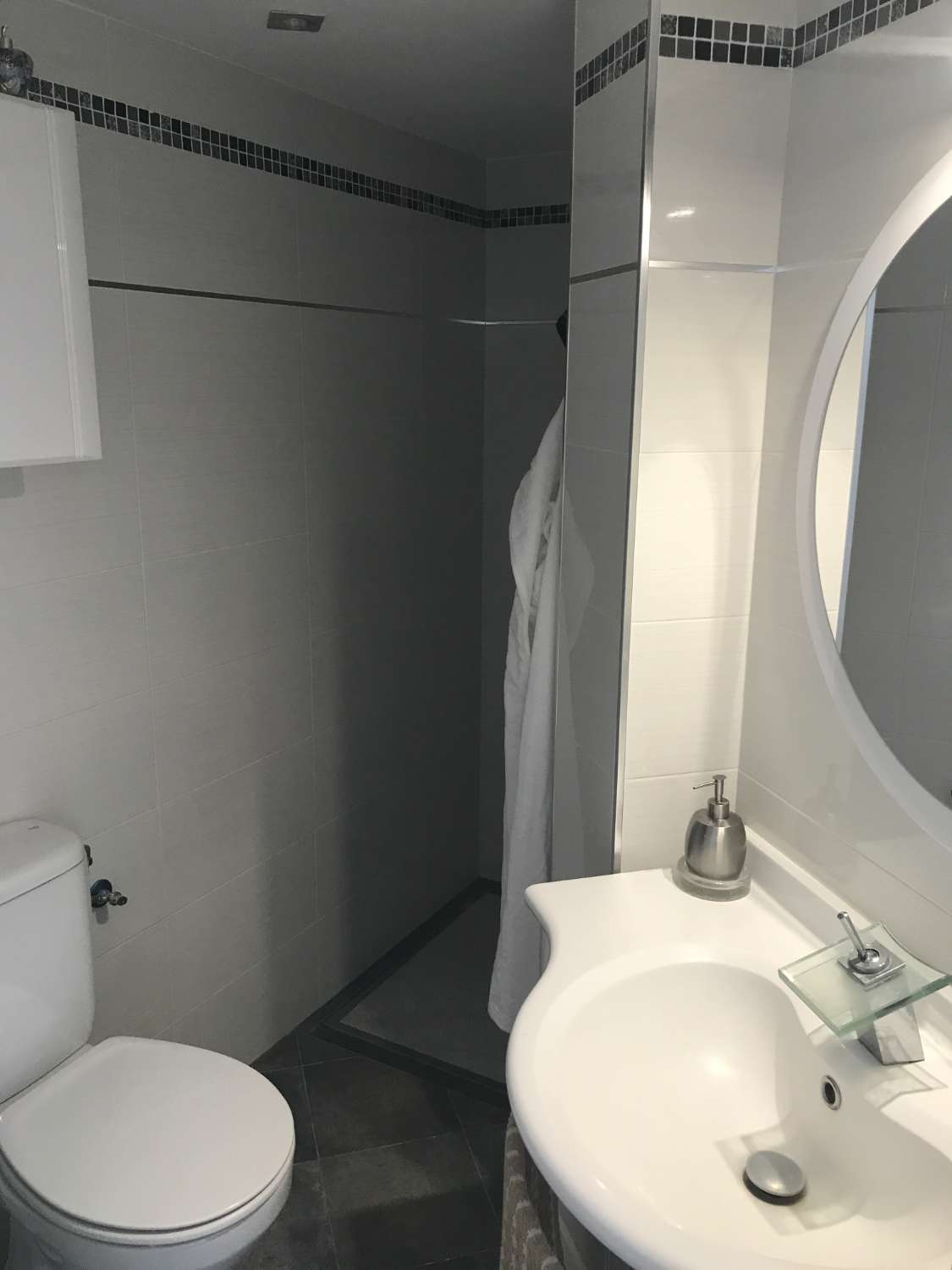 PRÄCHTIGE DOPPELHAUSHÄLFTE MIT MEER- UND BERGBLICK ZUM VERKAUF IN BENALMADENA