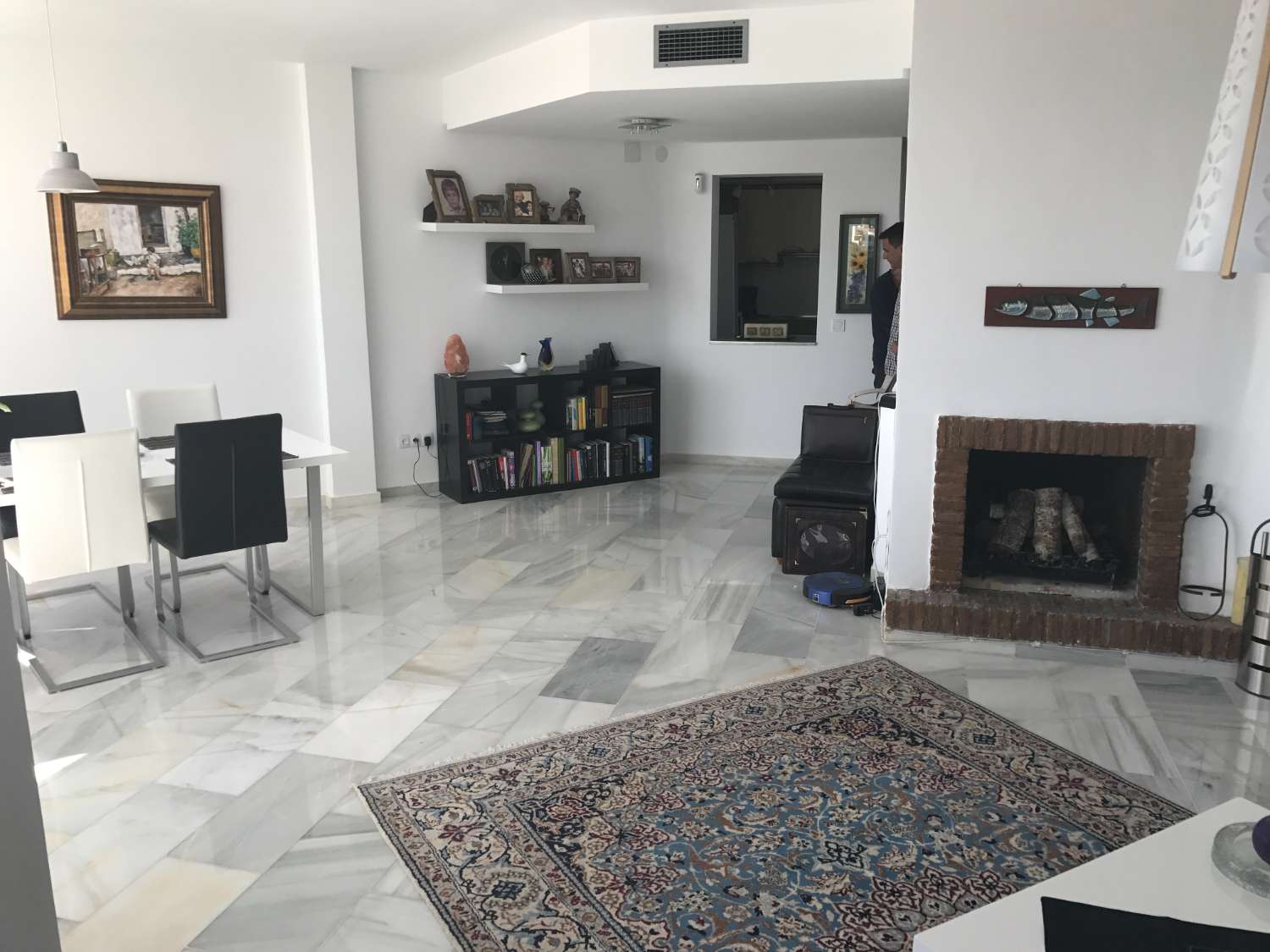 PRÄCHTIGE DOPPELHAUSHÄLFTE MIT MEER- UND BERGBLICK ZUM VERKAUF IN BENALMADENA