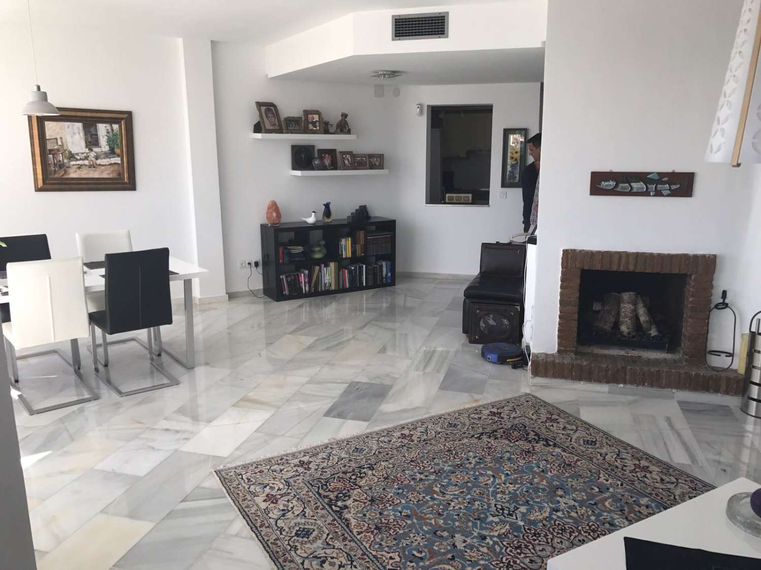 PRÄCHTIGE DOPPELHAUSHÄLFTE MIT MEER- UND BERGBLICK ZUM VERKAUF IN BENALMADENA