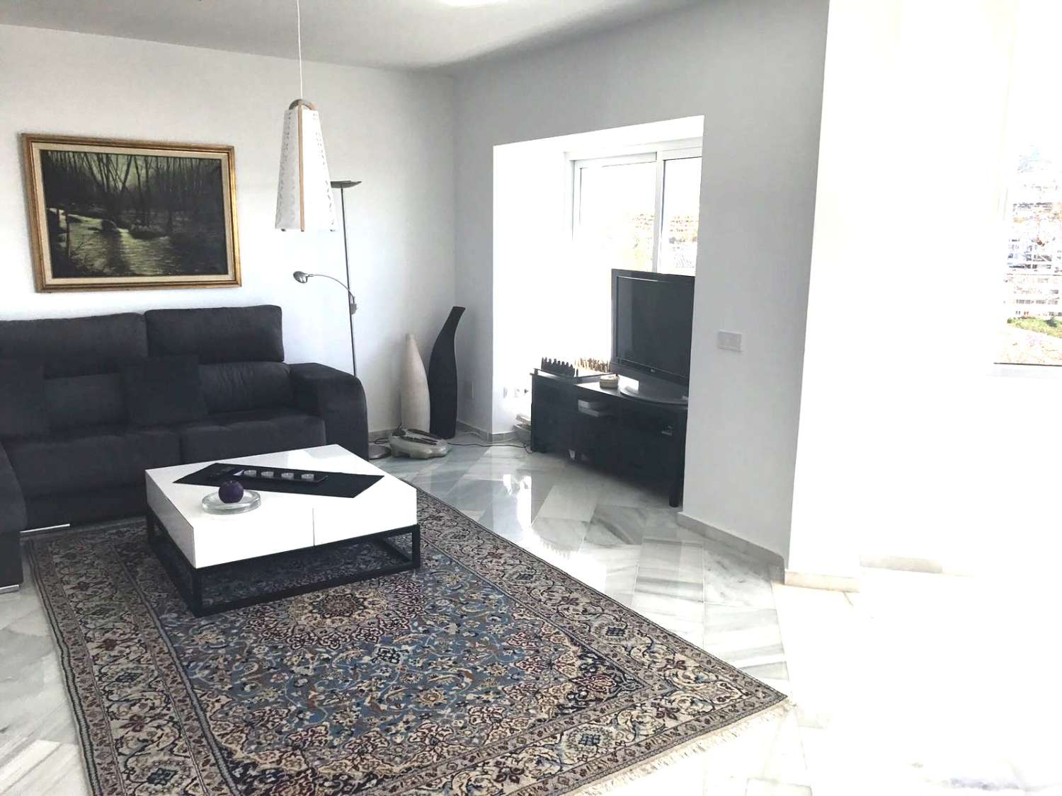 PRÄCHTIGE DOPPELHAUSHÄLFTE MIT MEER- UND BERGBLICK ZUM VERKAUF IN BENALMADENA