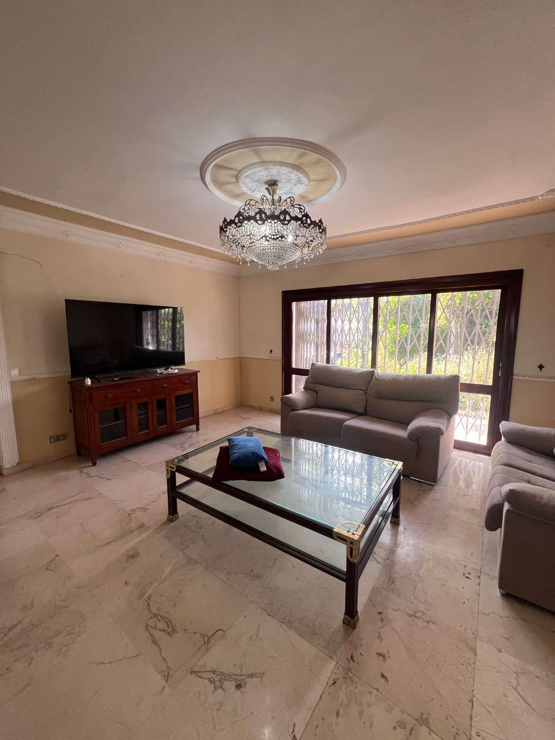 SE ALQUILA POR LARGA TEMPORADA VILLA CERCA DE PLAZA SOLYMAR (BENALMADENA)