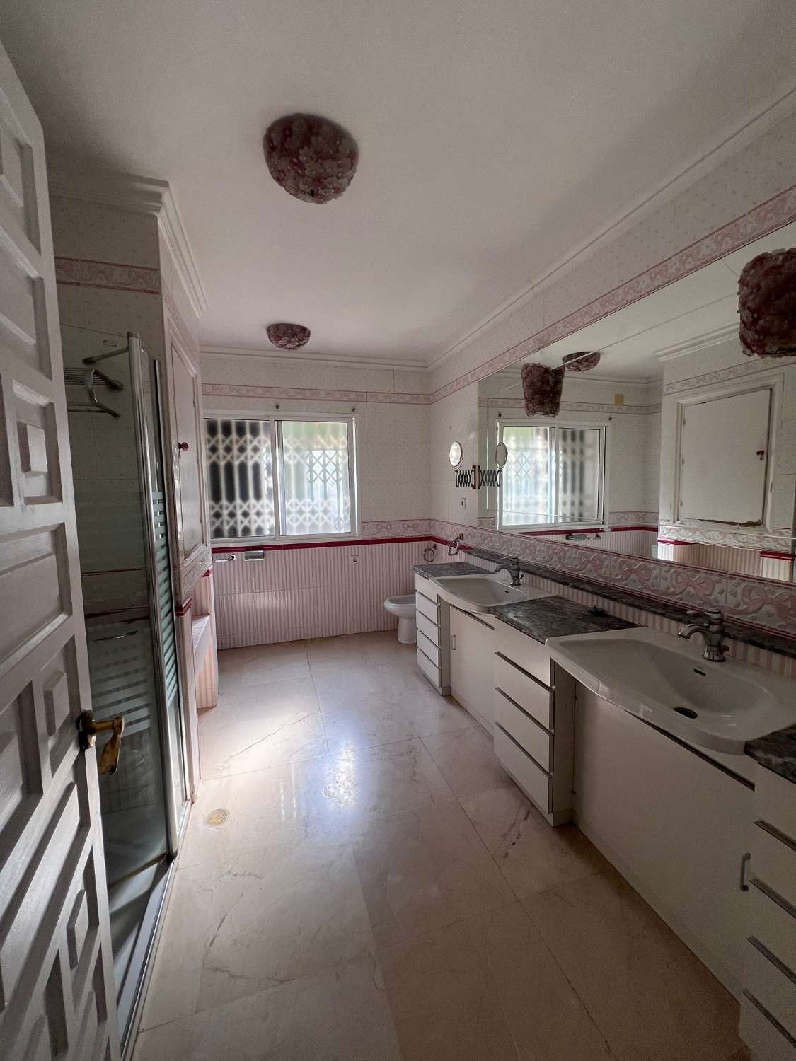 SE ALQUILA POR LARGA TEMPORADA VILLA CERCA DE PLAZA SOLYMAR (BENALMADENA)