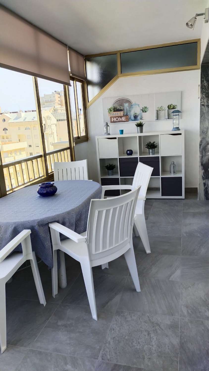 HALV SÆSON. TIL LEJE FRA 1.4.27-30.6.27 DEJLIG LEJLIGHED MED HAVUDSIGT I LOS BOLICHES (FUENGIROLA)
