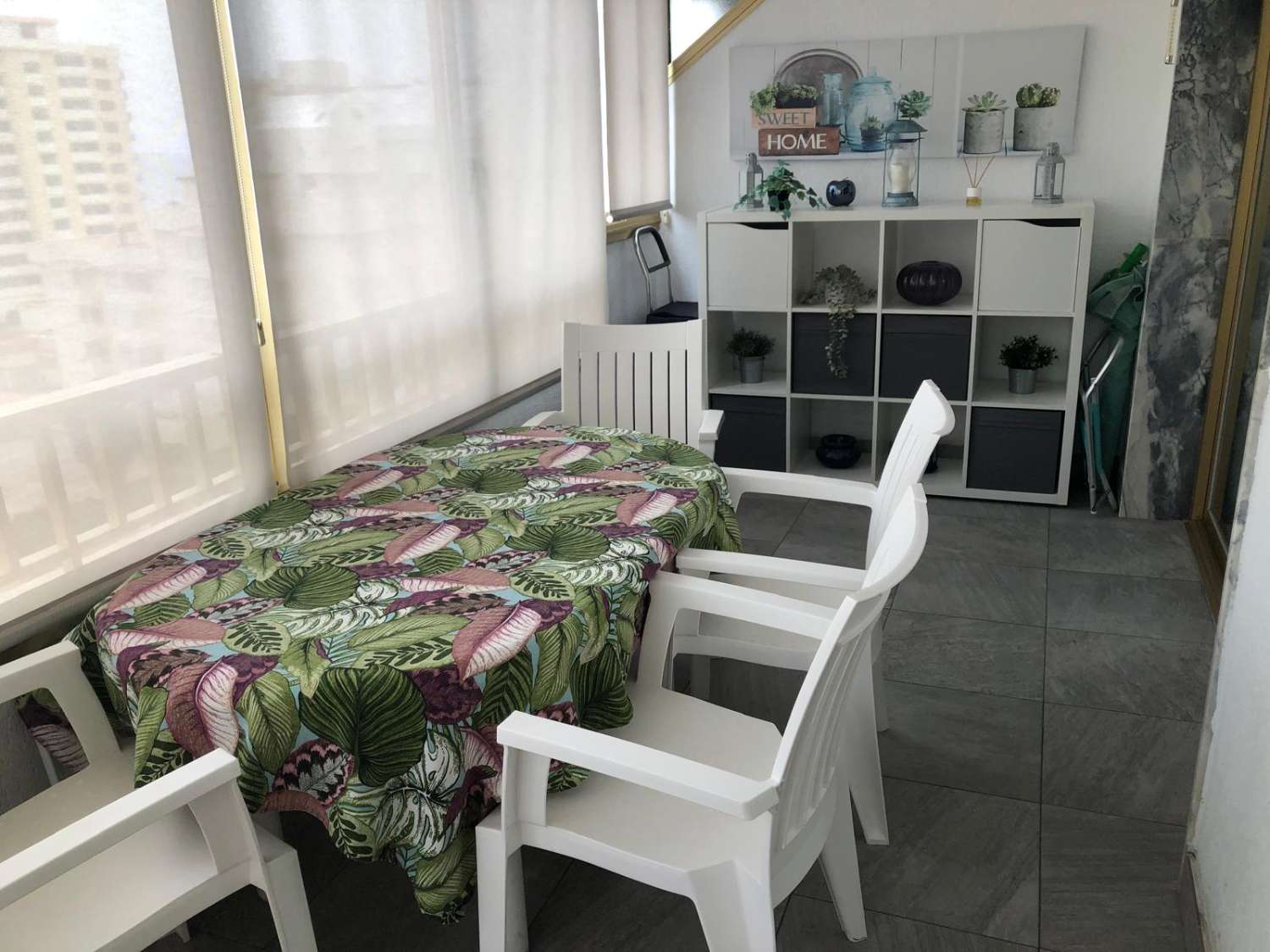 HALV SÆSON. TIL LEJE FRA 1.4.27-30.6.27 DEJLIG LEJLIGHED MED HAVUDSIGT I LOS BOLICHES (FUENGIROLA)