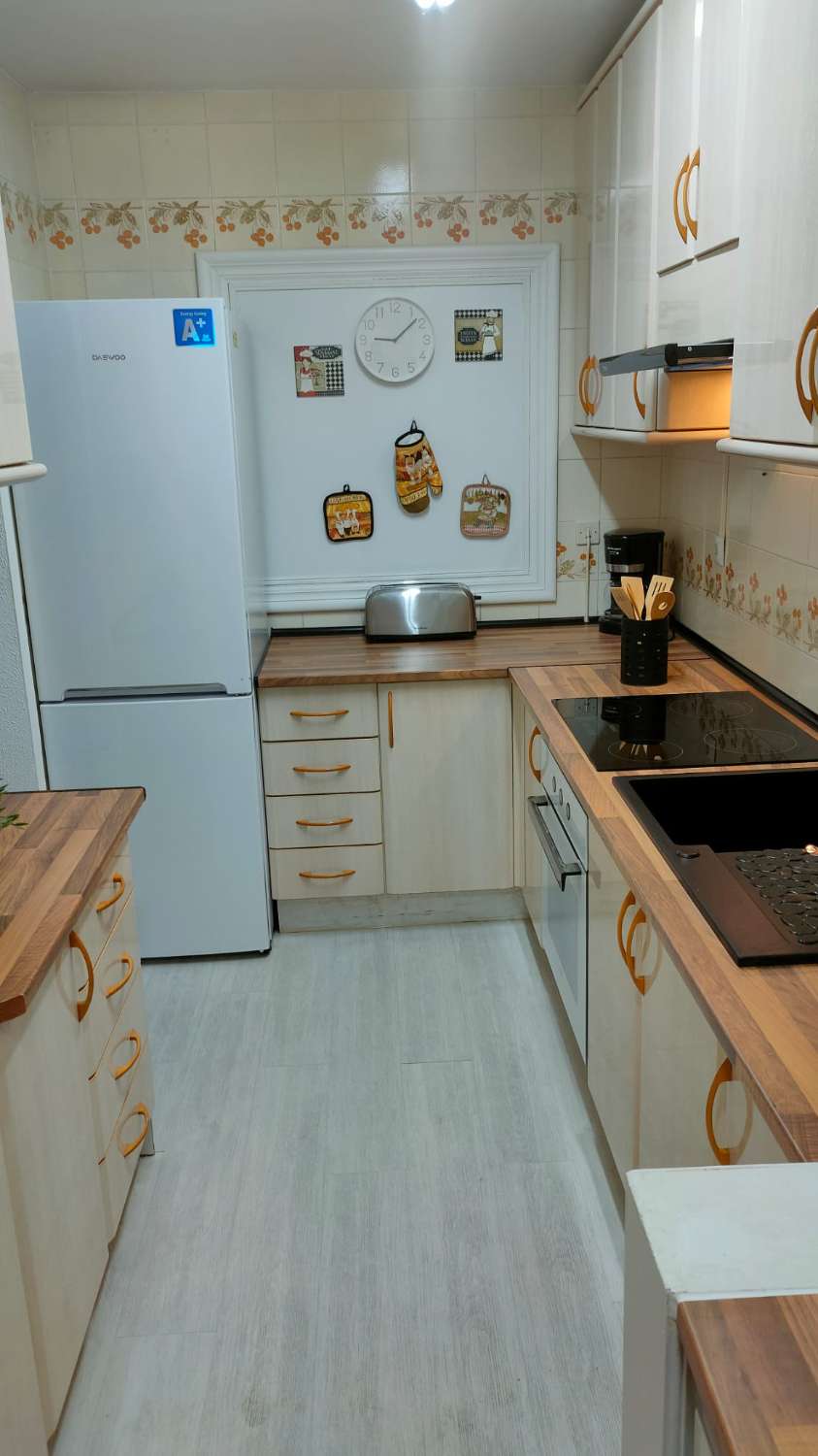 HALV SÆSON. TIL LEJE FRA 1.4.27-30.6.27 DEJLIG LEJLIGHED MED HAVUDSIGT I LOS BOLICHES (FUENGIROLA)