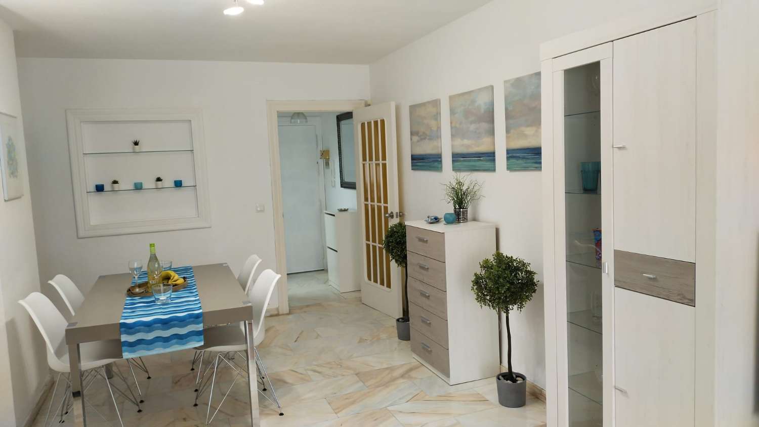 HALV SÆSON. TIL LEJE FRA 1.4.27-30.6.27 DEJLIG LEJLIGHED MED HAVUDSIGT I LOS BOLICHES (FUENGIROLA)
