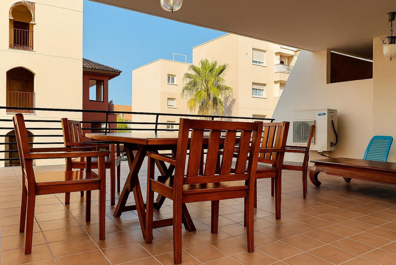 Media Temporada Se alquila desde  1.9.26-31.5.27 bonito apartamento con vistas laterales al mar en Benalmadena muy cerca de Puerto Marina