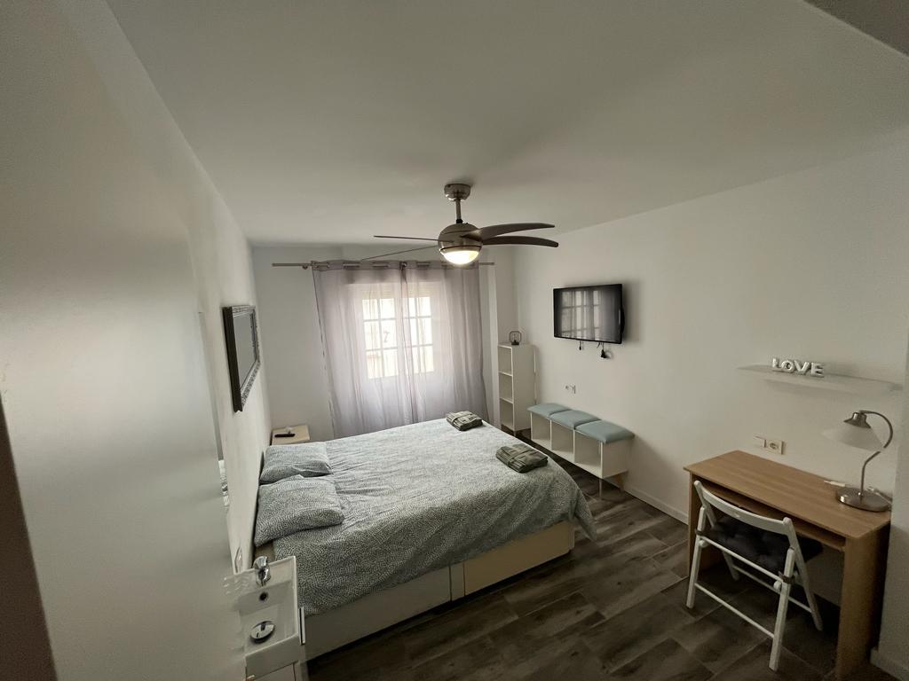 Media Temporada Se alquila  desde 10/102026 - 15/06/2027   bonito apartamento en 1ª linea de playa con vistas al mar  un paso de la playa en Benalmádena