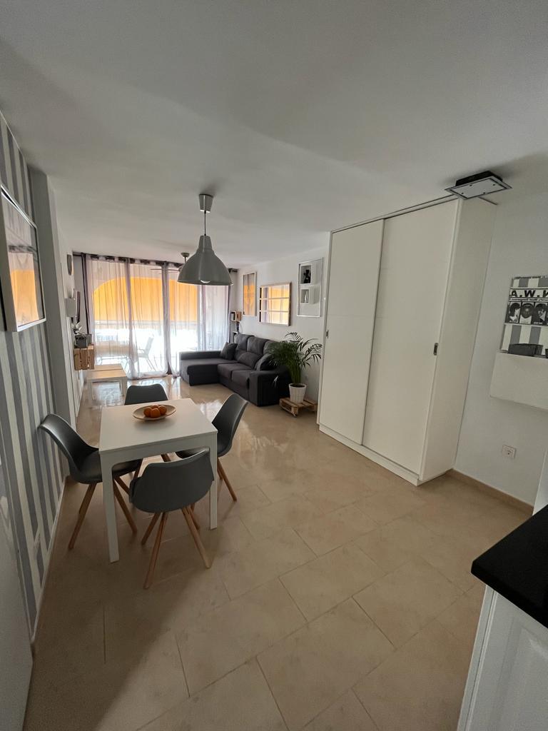Media Temporada Se alquila  desde 10/102026 - 15/06/2027   bonito apartamento en 1ª linea de playa con vistas al mar  un paso de la playa en Benalmádena
