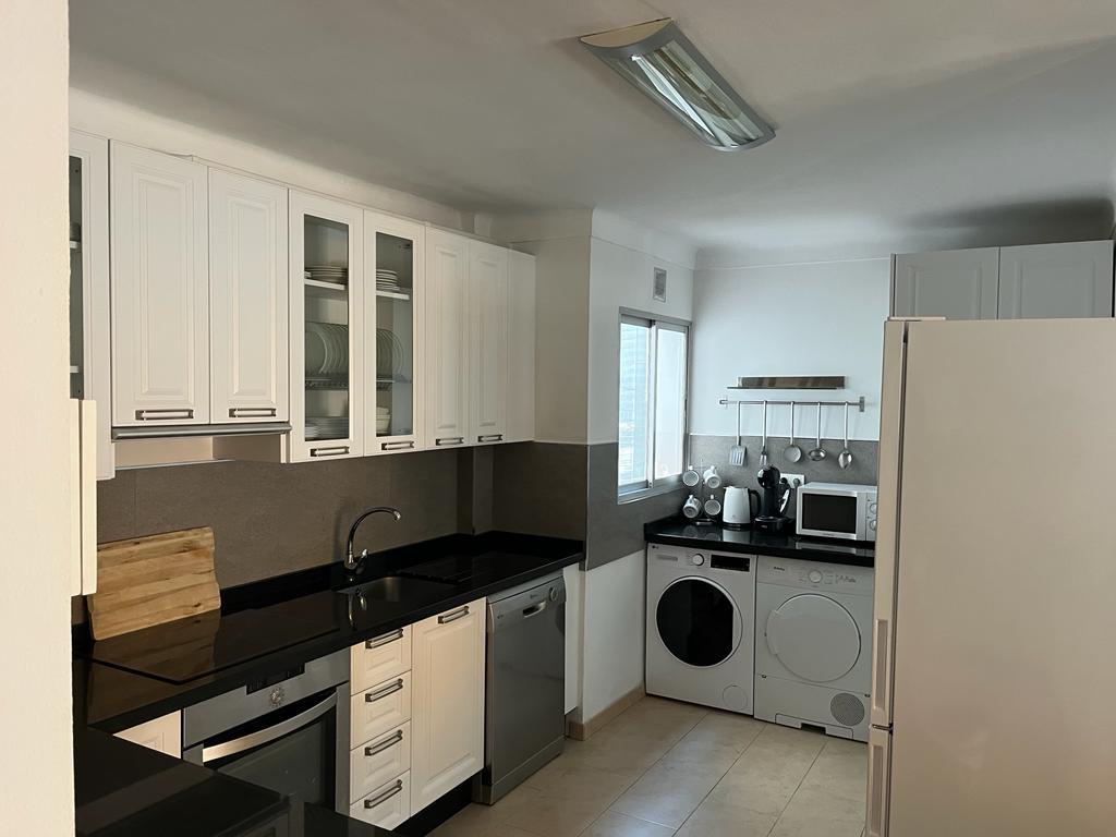 Media Temporada Se alquila  desde 10/102026 - 15/06/2027   bonito apartamento en 1ª linea de playa con vistas al mar  un paso de la playa en Benalmádena