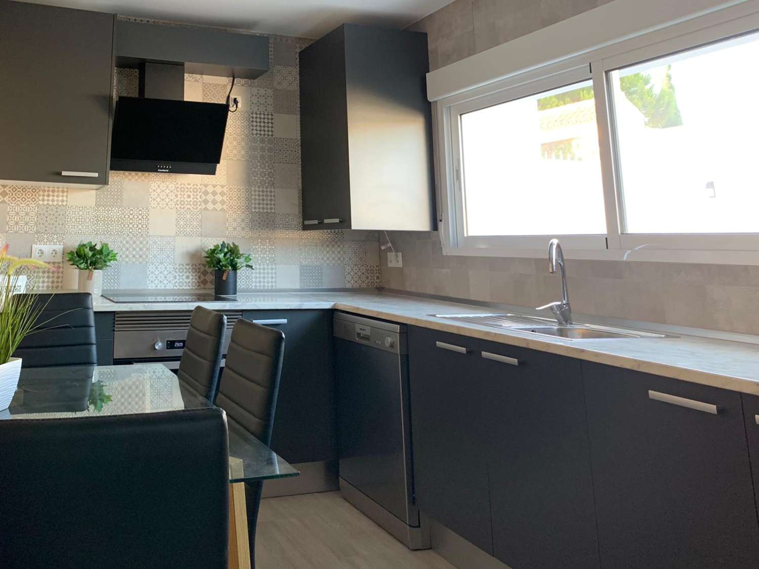Bellissima casa a schiera in affitto a lungo termine molto vicina a Puerto Marina (Benalmádena)