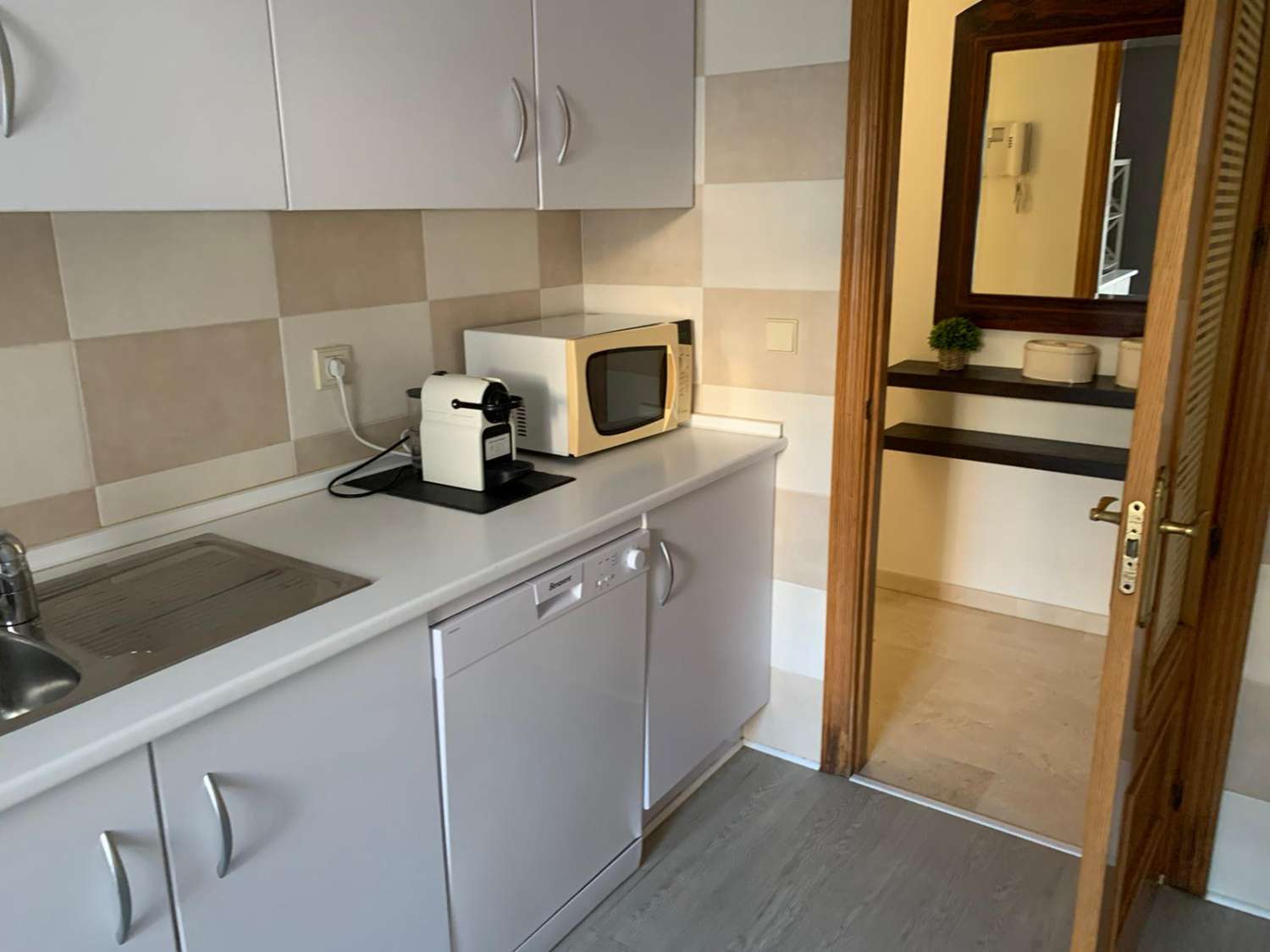 MEDIA TEMPORADA . SE ALQUILA MAGNIFICO APARTAMENTO DEL 1.09.2026 - 30.06.2027 EN TORREMOLINOS