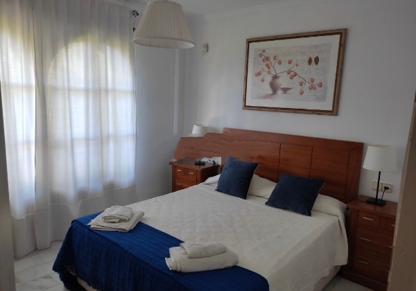 Media Temporada . Se alquila del 1.9.26-30.6.27 magnifico apartamentos con vistas al mar en Mijas Costa