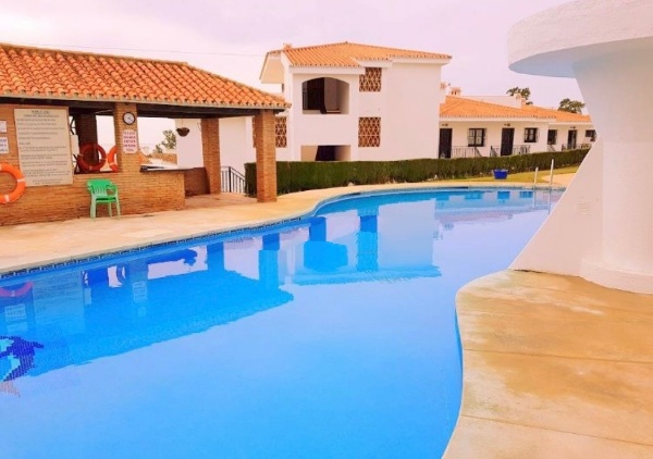 Media Temporada . Se alquila del 1.9.26-30.6.27 magnifico apartamentos con vistas al mar en Mijas Costa