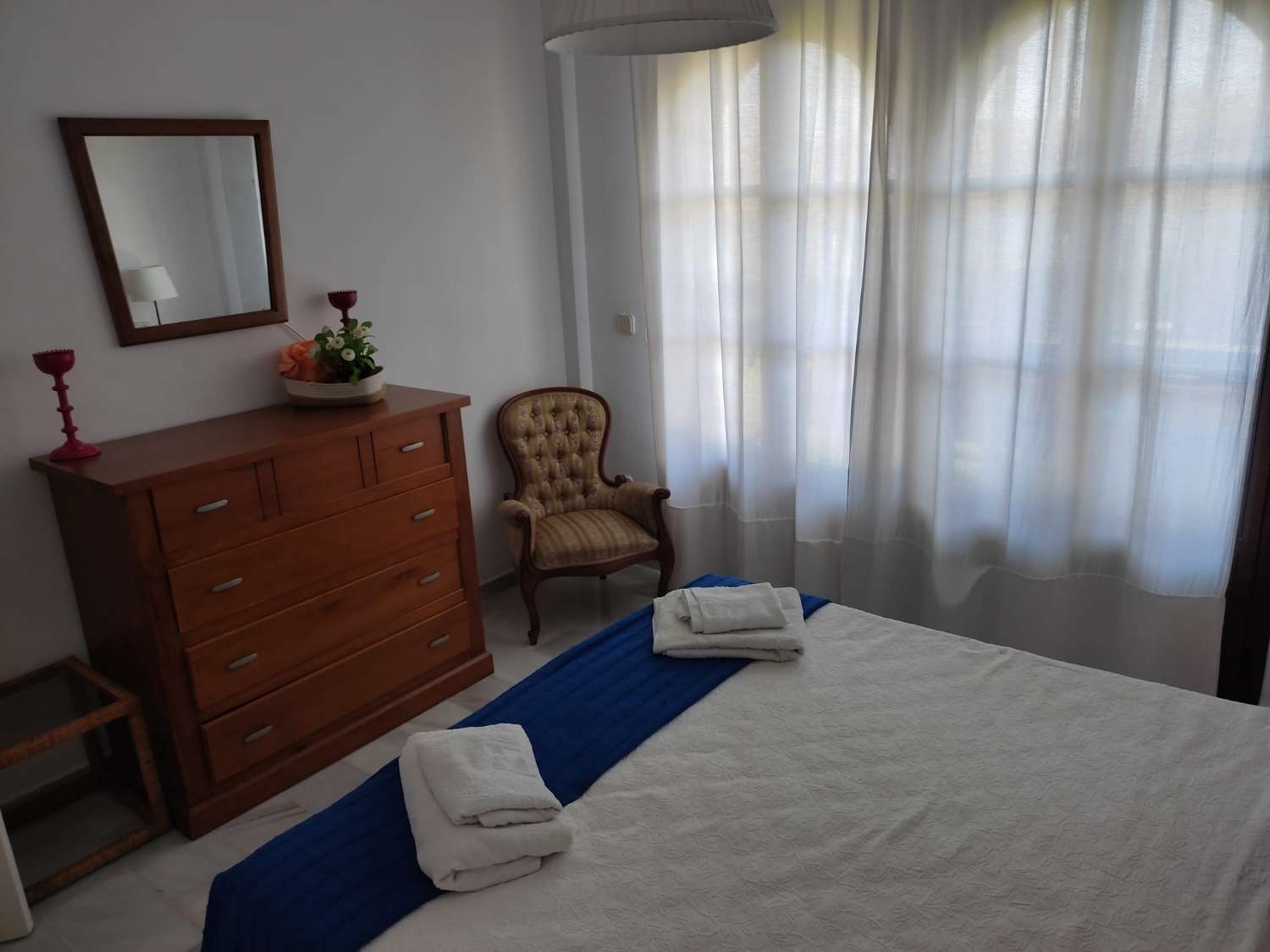 Media Temporada . Se alquila del 1.9.26-30.6.27 magnifico apartamentos con vistas al mar en Mijas Costa