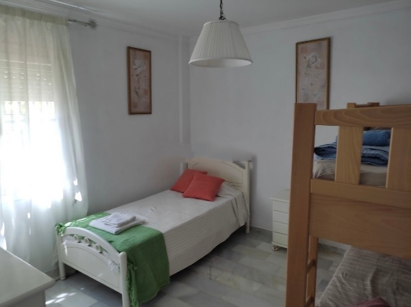 Media Temporada . Se alquila del 1.9.26-30.6.27 magnifico apartamentos con vistas al mar en Mijas Costa