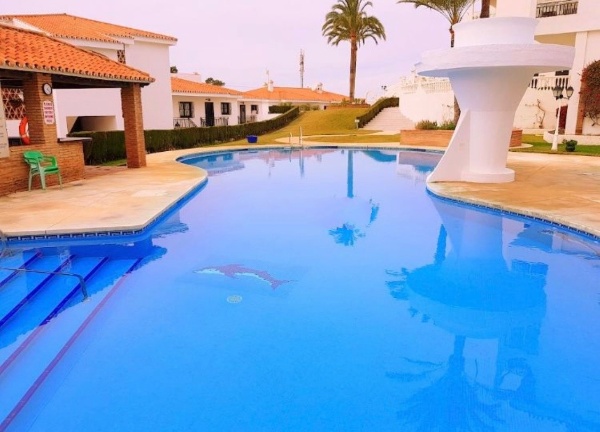 Media Temporada . Se alquila del 1.9.26-30.6.27 magnifico apartamentos con vistas al mar en Mijas Costa